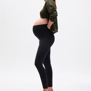 Gap Maternity Recycled Power Full Panel 7/8 Leggings - true black. Size medium
